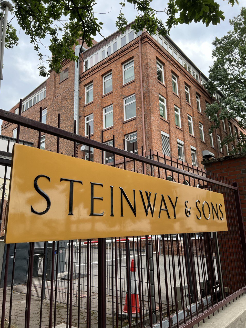  Steinway & Sons
