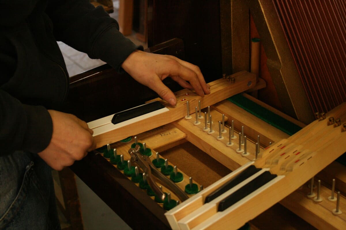 Riparazione pianoforte Verticale