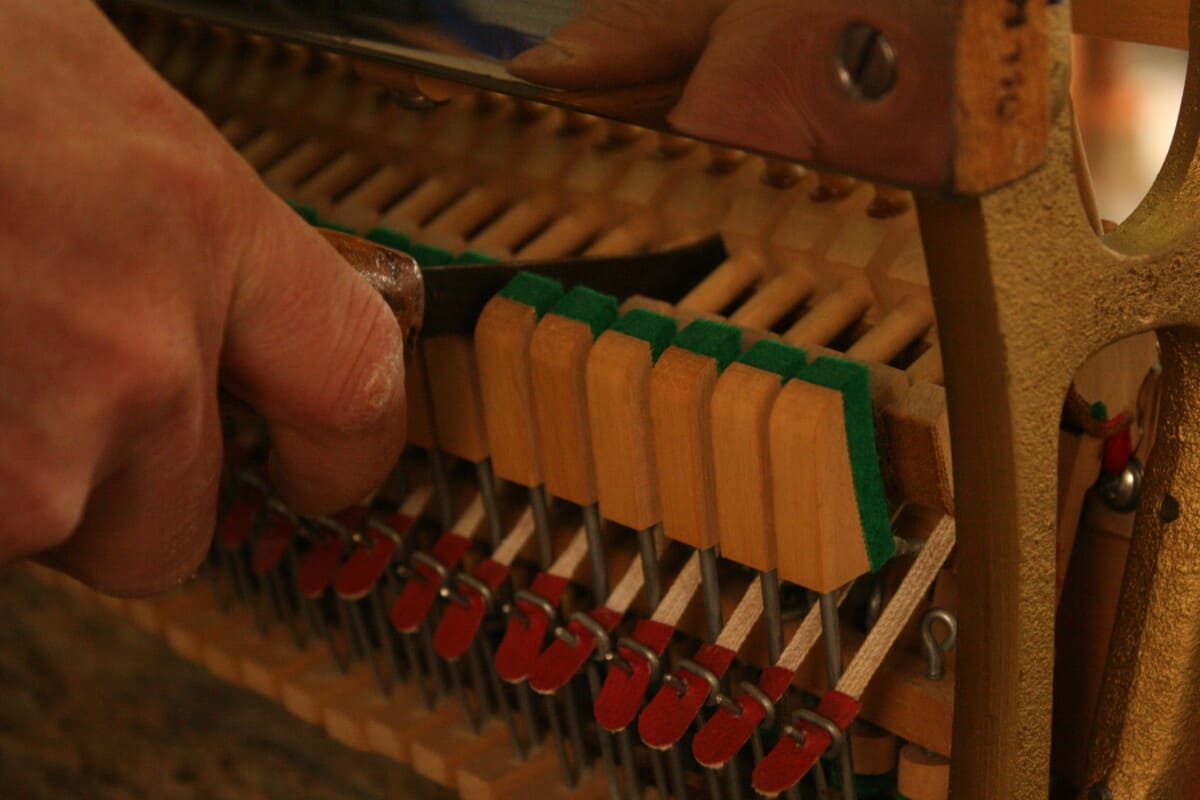 Riparazione pianoforte Verticale