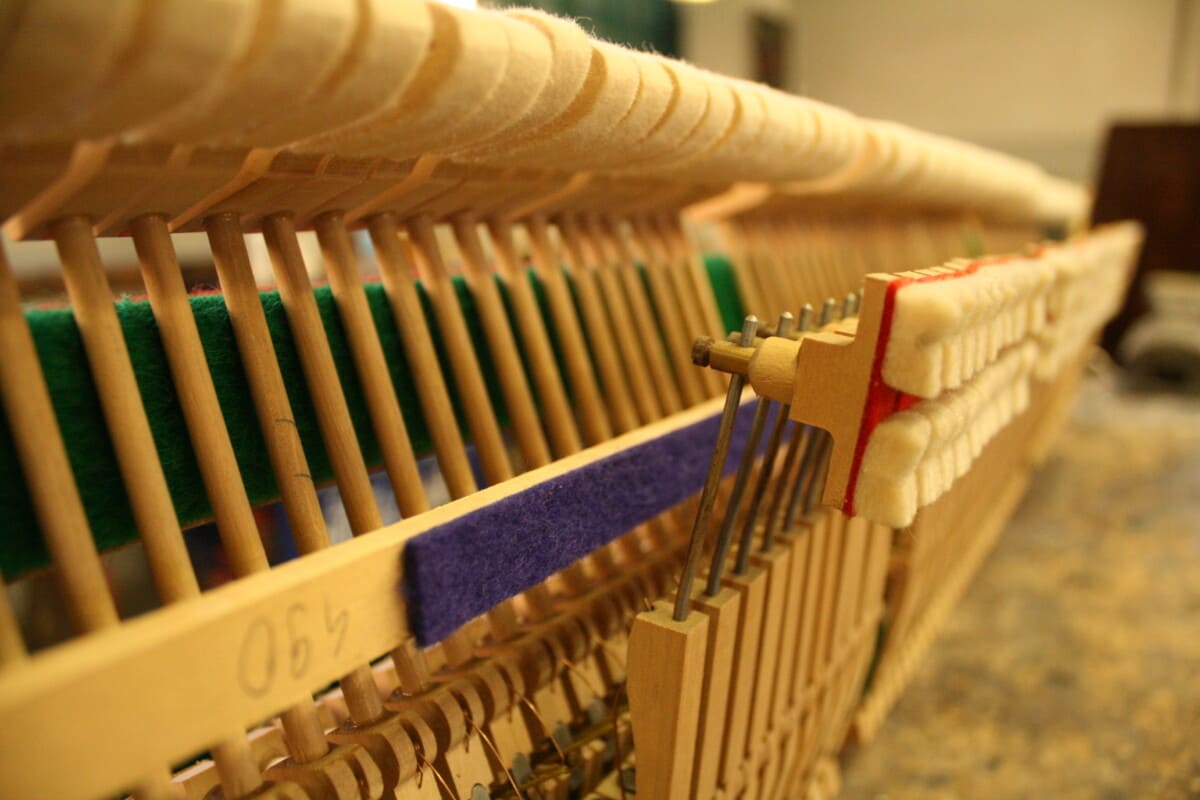 Riparazione pianoforte Verticale