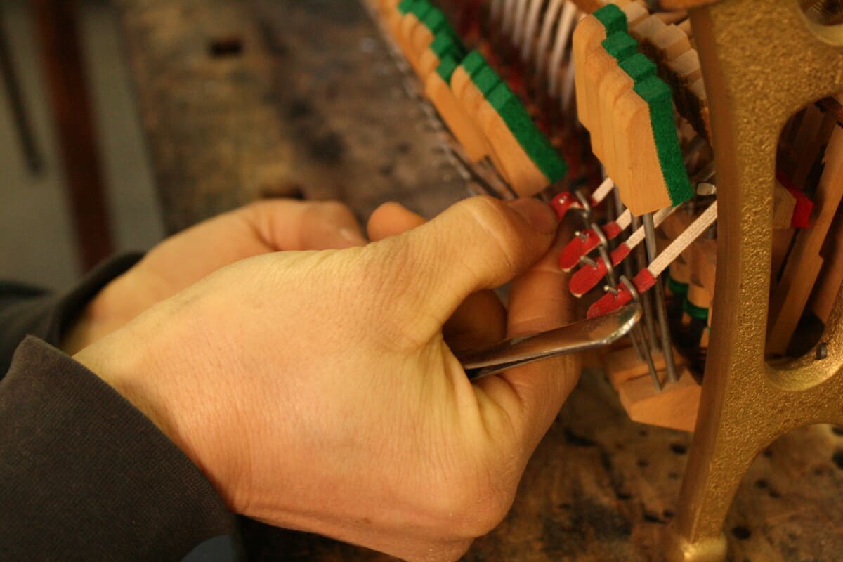 Riparazione pianoforte Verticale